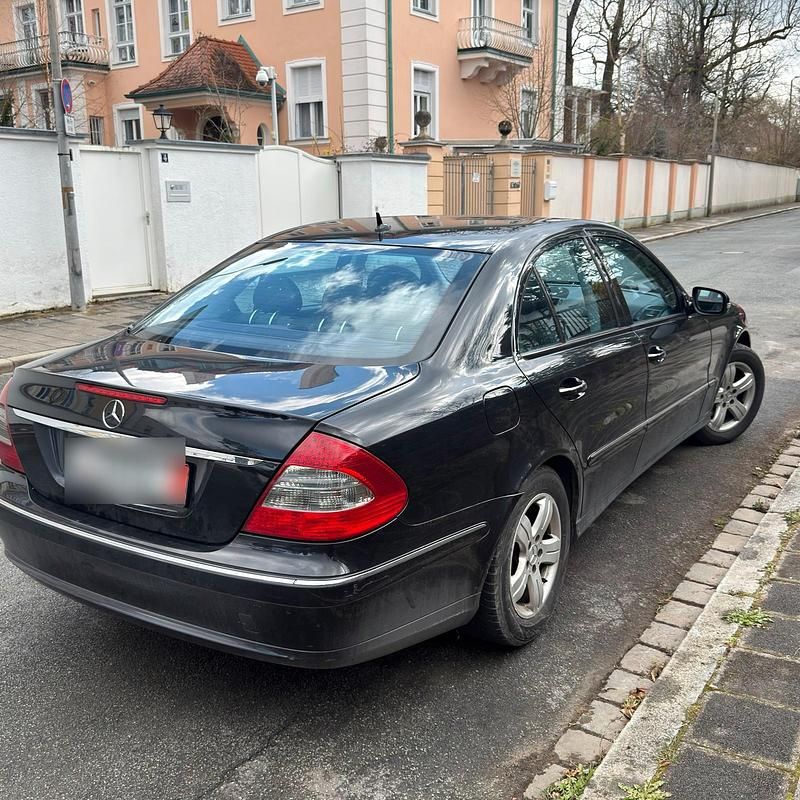 Gebraucht Mercedes E220 170 PS (125 kW) 2006 Schwarz Limousine