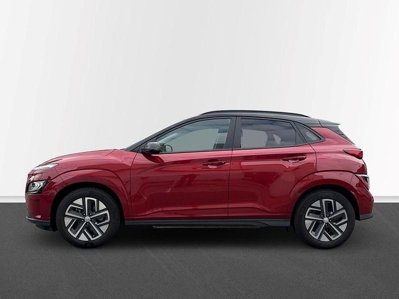 Gebraucht Hyundai Kona Trend 100 kW (136 PS) 2022 Rot SUV