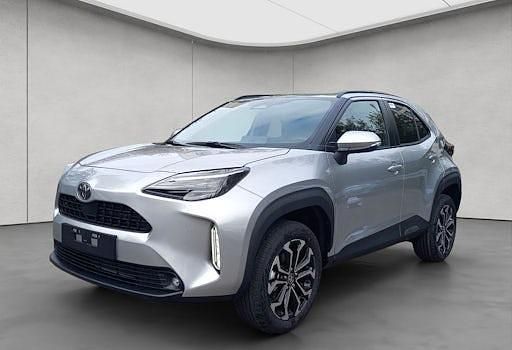 Neu Toyota Yaris Cross 130 PS (95 kW) 2025 Silber SUV