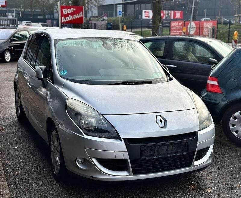 Grau Gebraucht 2010 Renault Scénic III Dynamique Van / Kleinbus | 2.790 € (Fairer Preis) - Bild 1/4