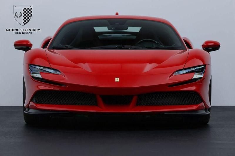 Gebraucht Ferrari SF90 1001 PS (736 kW) 2022 Rot Coupé