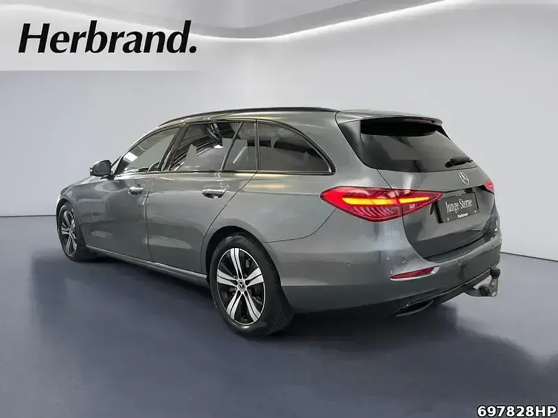 Gebraucht Mercedes C300 Avantgarde 265 PS (194 kW) 2023 Metalliclack selenitgrau Kombi