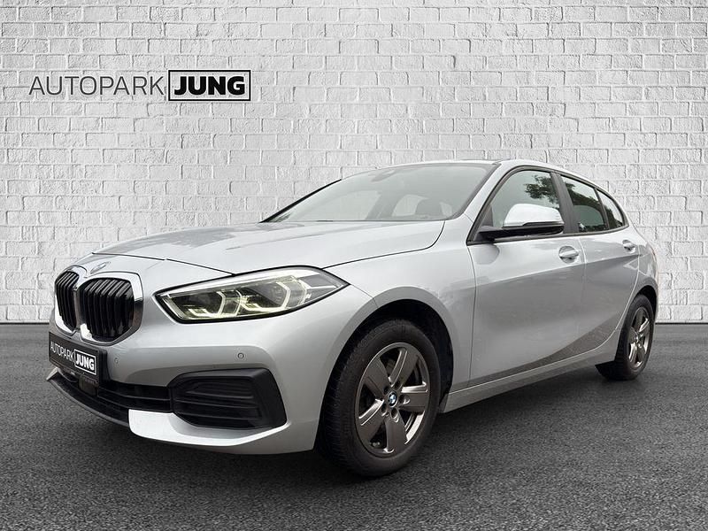 Silber Gebraucht 2021 BMW 118 Advantage Kleinwagen | 19.490 € (Fairer Preis) - Bild 1/4