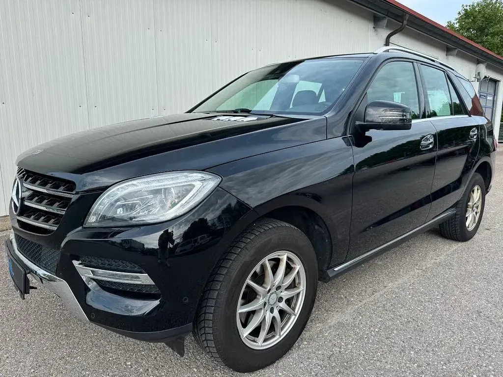 Gebraucht Mercedes ML350 258 PS (189 kW) 2013 Obsidianschwarz SUV