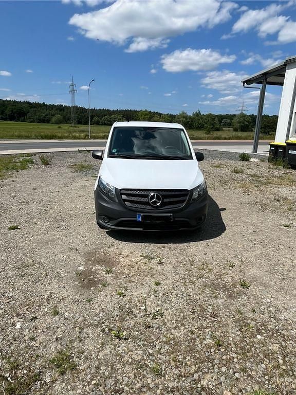 Weiß Gebraucht 2020 Mercedes Vito Van / Kleinbus | 16.500 € - Bild 1/4