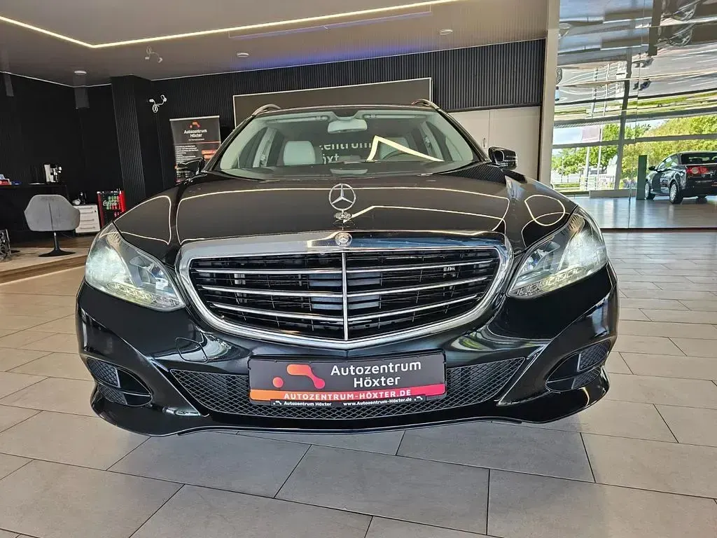 Gebraucht Mercedes E220 170 PS (125 kW) 2014 Schwarz Limousine