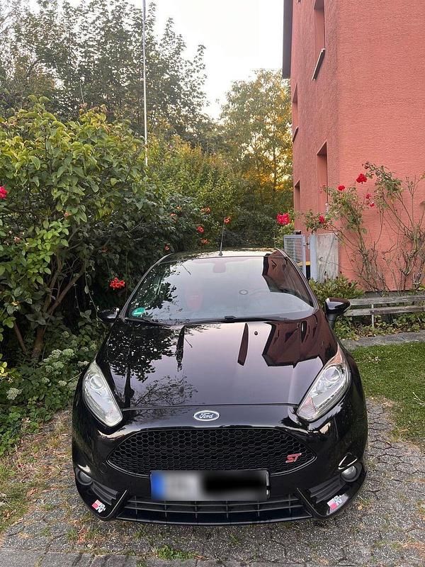 Gebraucht Ford Fiesta 182 PS (133 kW) 2015 Schwarz Coupé