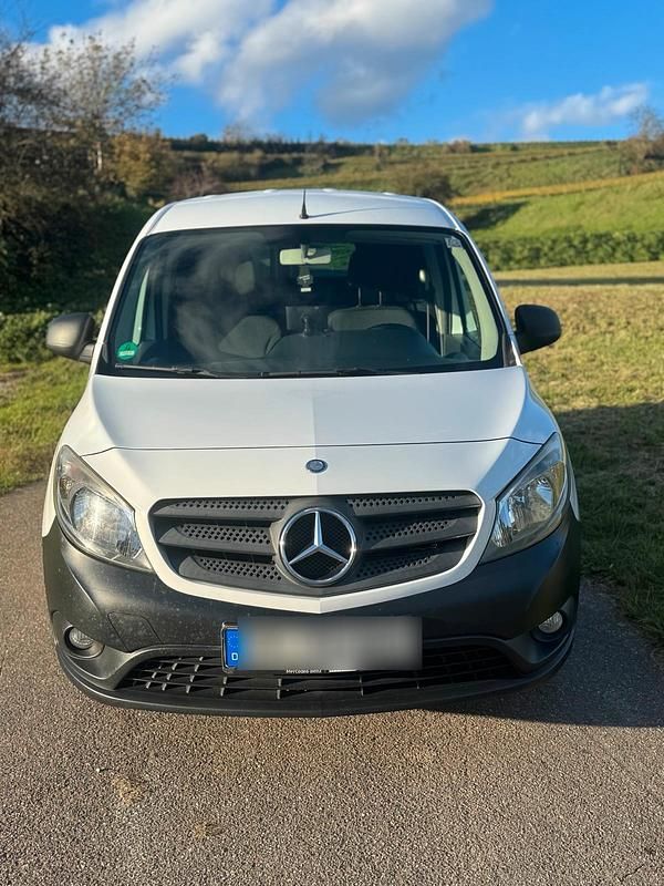 Weiß Gebraucht 2017 Mercedes Citan 108 Van / Kleinbus | 8.480 € (Fairer Preis) - Bild 1/4