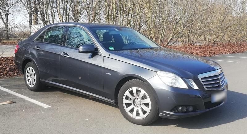 Gebraucht Mercedes E220 170 PS (125 kW) 2011 Grau Limousine
