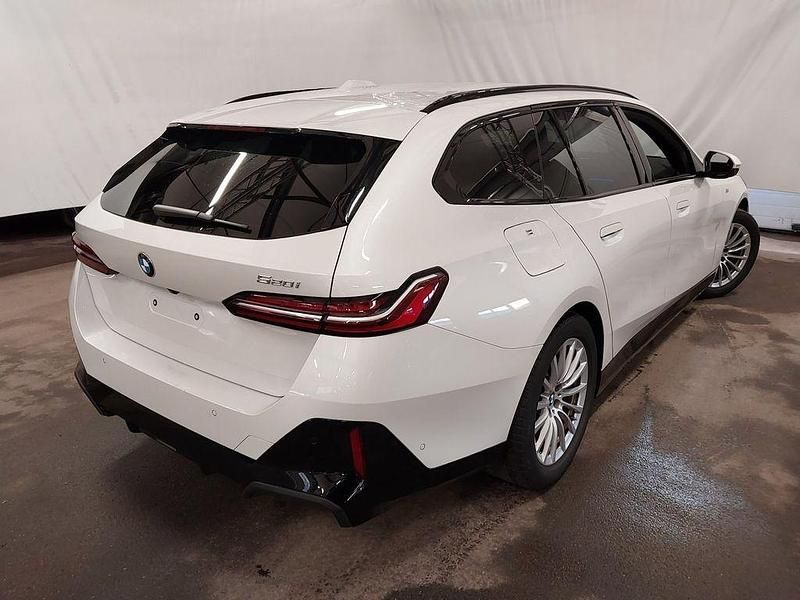 Weiß Gebraucht 2025 BMW 520 M Sport Limousine | 46.800 € (Superpreis) - Bild 1/3