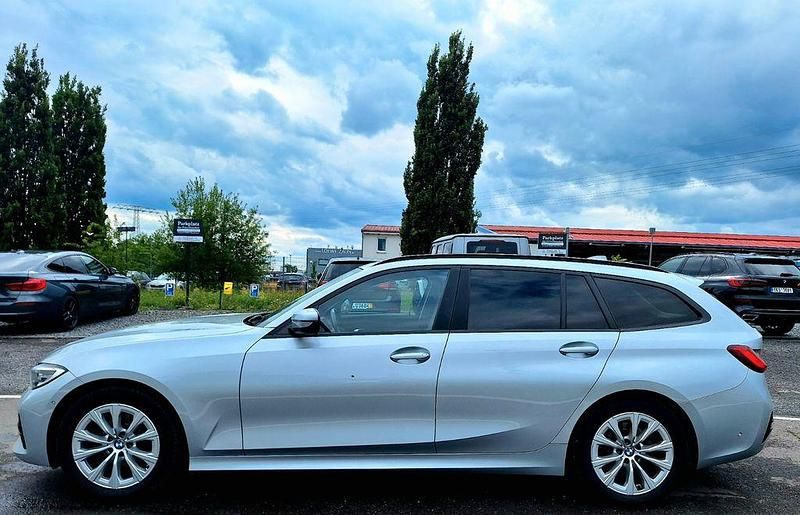 Silber Gebraucht 2020 BMW 318 Advantage Kombi | 15.700 € (Fairer Preis) - Bild 1/4