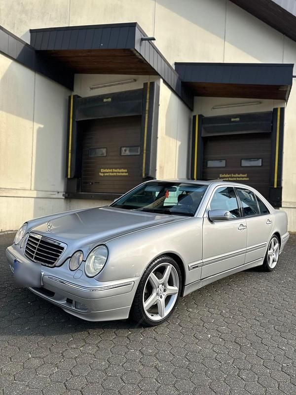 Second-hand Mercedes E280 204 CP (150 kW) 2000 Argintiu Berlinǎ