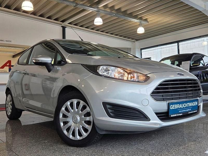Silber Gebraucht 2015 Ford Fiesta Trend Kleinwagen | 6.990 € (Fairer Preis) - Bild 1/4