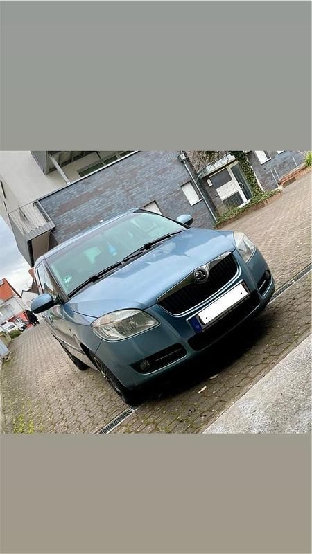 Blau Gebraucht 2009 Skoda Fabia Ambiente Kleinwagen | 2.500 € (Etwas zu teuer) - Bild 1/4