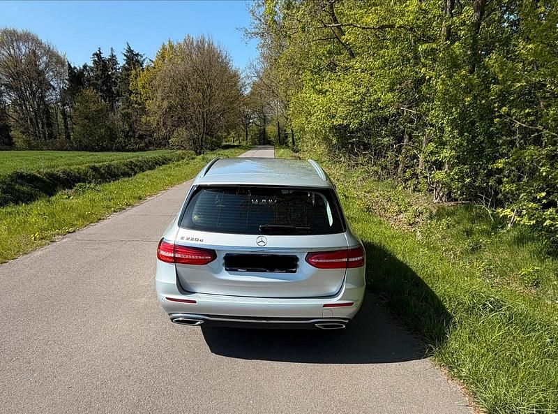 Second-hand Mercedes E220 194 CP (142 kW) 2017 Argintiu Break
