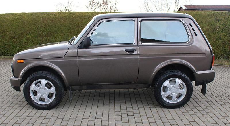 Gebraucht Lada niva 83 PS (61 kW) 2018 Braun SUV