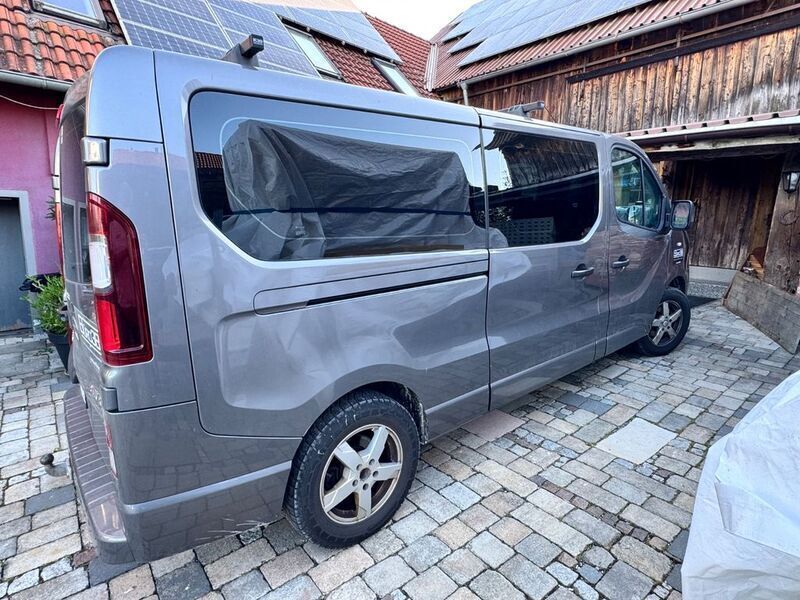 Grau Gebraucht 2015 Opel Vivaro Van | 12.450 € - Bild 1/4