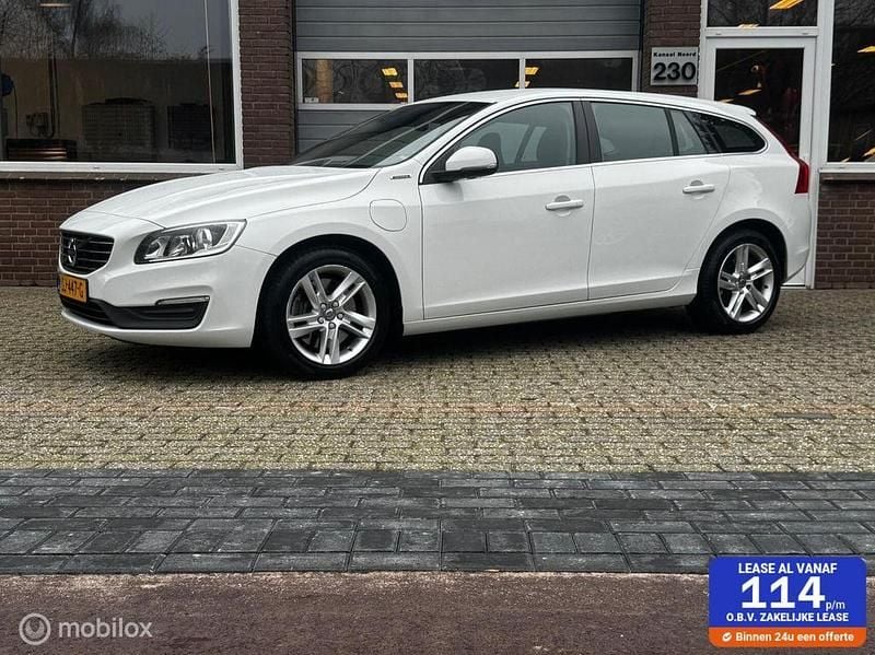Weiß Gebraucht 2015 Volvo V60 R-Design Kombi | 6.950 € (Superpreis) - Bild 1/4