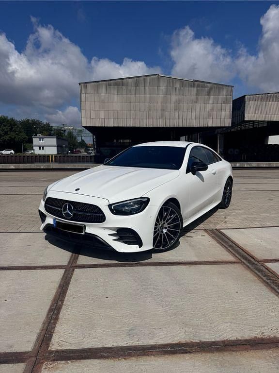 Weiß Gebraucht 2020 Mercedes E300 AMG Coupé | 40.000 € (Etwas zu teuer) - Bild 1/4