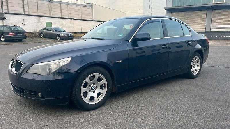 Second-hand BMW 525 192 CP (141 kW) 2004 Albastru Berlinǎ