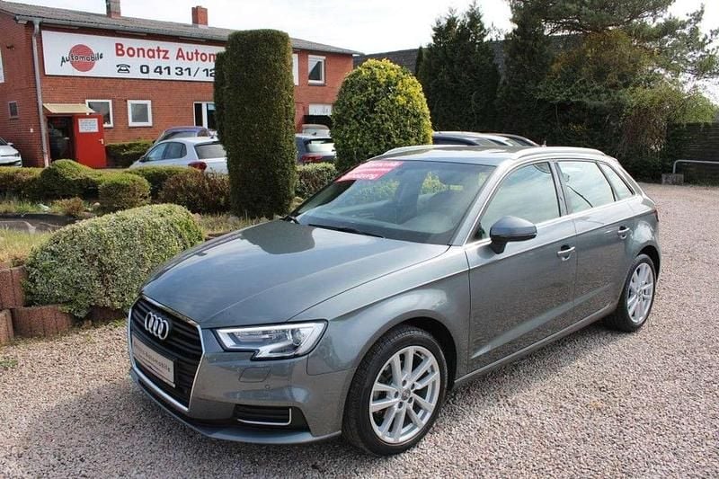 Monsoon gray metallic Gebraucht 2019 Audi A3 Sportback Design Kombi | 21.480 € (Fairer Preis) - Bild 1/4