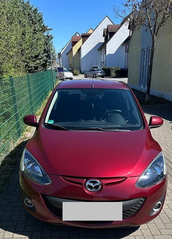 Second-hand Mazda 2 75 CP (55 kW) 2011 Roșu Hatchback