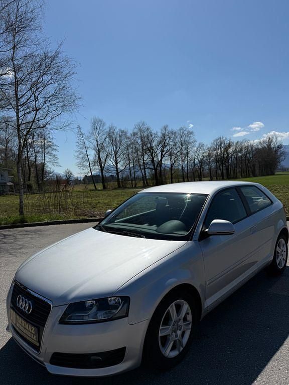 Silber Gebraucht 2010 Audi A3 Attraction Kleinwagen | 5.399 € (Fairer Preis) - Bild 1/4