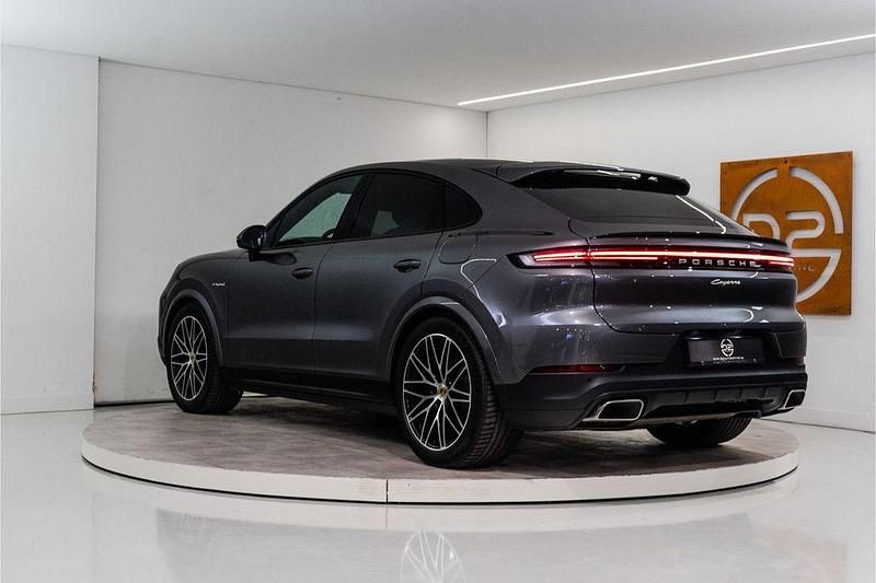 Gebraucht Porsche Cayenne 462 PS (339 kW) 2024 Grau SUV