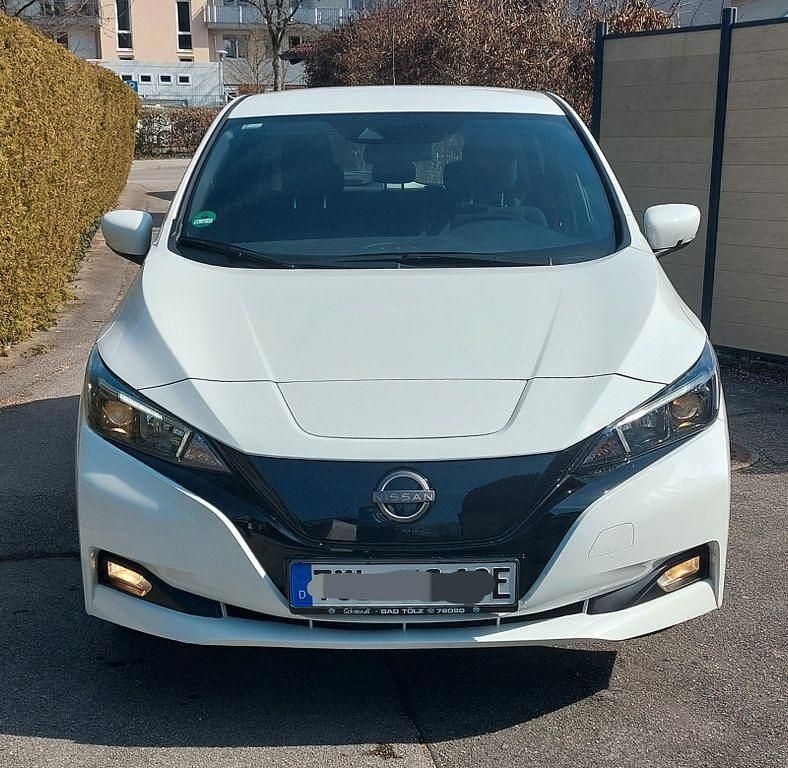 Gebraucht Nissan Leaf Acenta 160 kW (218 PS) 2023 Weiß Kleinwagen