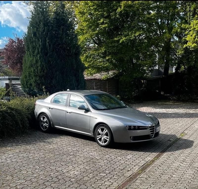 Grau Gebraucht 2006 Alfa Romeo 159 Limousine | 2.499 € (Fairer Preis) - Bild 1/4