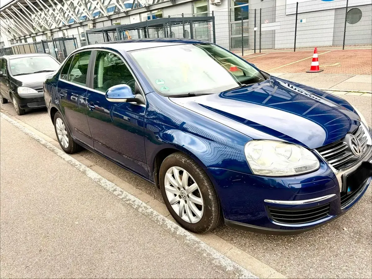 Gebraucht VW Jetta 140 PS (102 kW) 2008 Blau Limousine