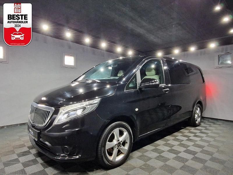 Obsidianschwarz Gebraucht 2017 Mercedes Vito Van / Kleinbus | 37.980 € - Bild 1/4