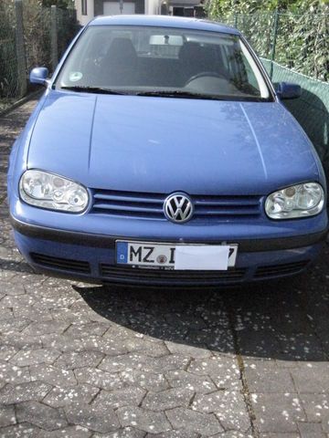 Blau Gebraucht 2000 VW Golf IV Limousine | 2.800 € (Teuer) - Bild 1/2