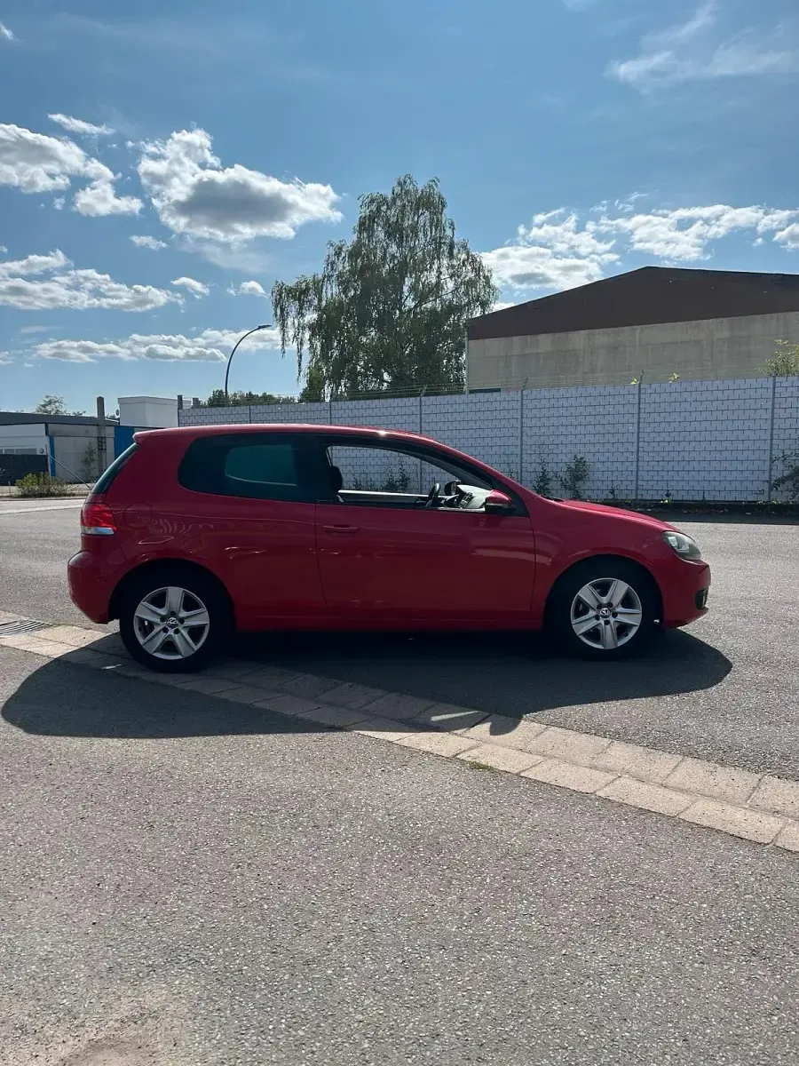 Gebraucht VW Golf VI Edition 80 PS (58 kW) 2010 Rot Kleinwagen