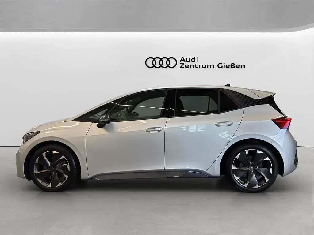 Gebraucht Cupra Born e-Boost 169 kW (231 PS) 2025 Geysirsilber Kleinwagen