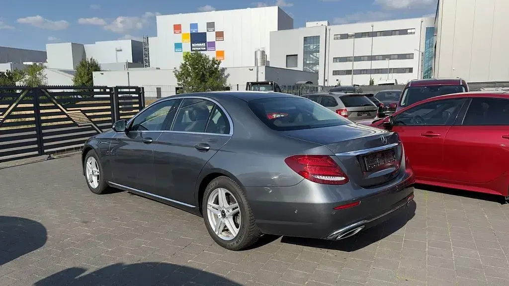 Gebraucht Mercedes E200 Avantgarde 184 PS (135 kW) 2017 Grau Limousine