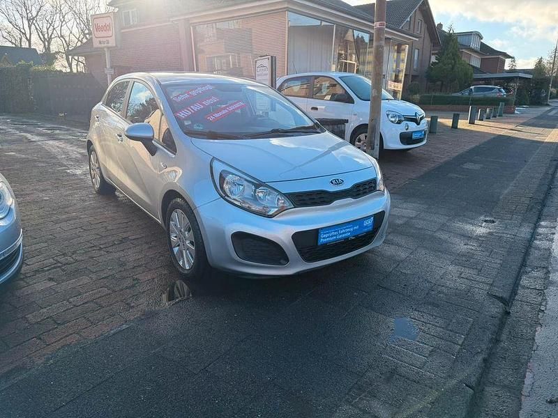 Gebraucht Kia Rio Edition 7 86 PS (63 kW) 2012 Silber Limousine