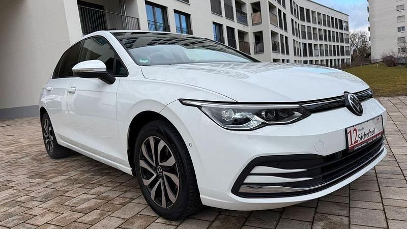 Gebraucht VW Golf VIII Active 131 PS (96 kW) 2022 Weiß Limousine