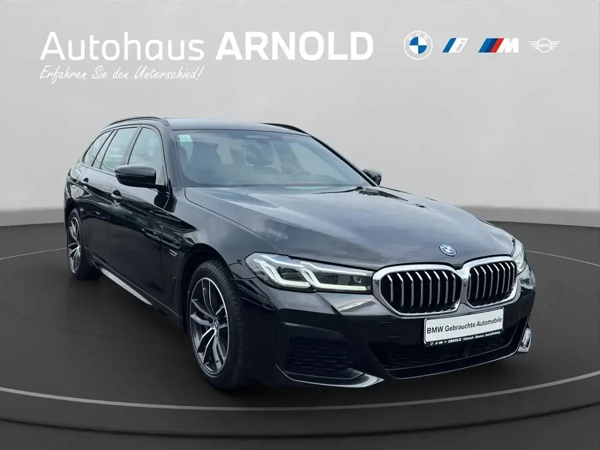 Gebraucht BMW 530e M Sport 292 PS (214 kW) 2023 Saphirschwarz Kombi