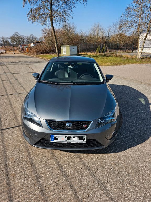 Grau Gebraucht 2016 Seat Leon SC FR Kleinwagen | 14.000 € (Fairer Preis) - Bild 1/4