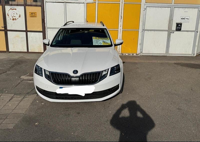Weiß Gebraucht 2019 Skoda Octavia Kombi | 14.250 € (Superpreis) - Bild 1/4