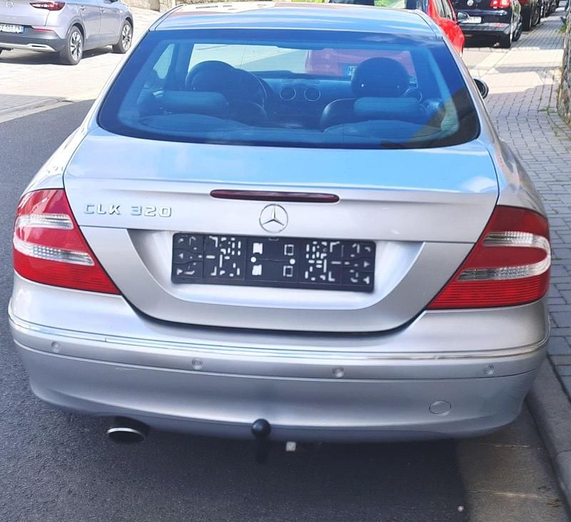 Gebraucht Mercedes CLK320 218 PS (160 kW) 2003 Silber Coupé