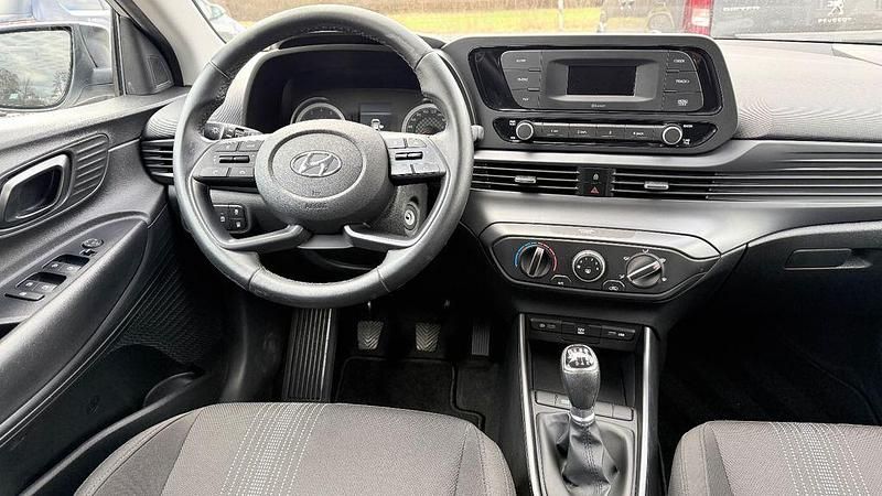 Gebraucht Hyundai i20 Select 101 PS (74 kW) 2022 Silber Limousine