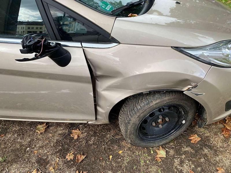 Gebraucht 2016 Ford Fiesta Titanium Kleinwagen | 6.000 € - Bild 1/4