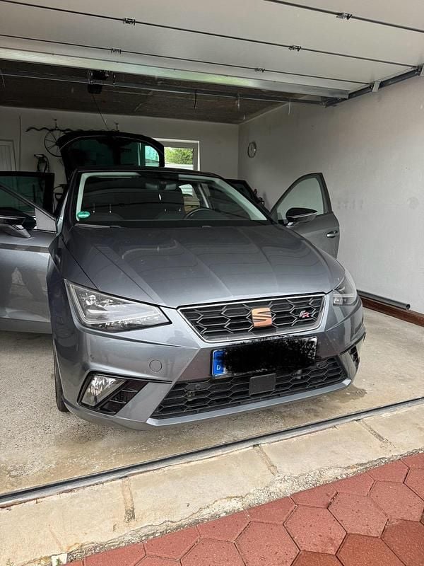 Grau Gebraucht 2017 Seat Ibiza Kleinwagen | 10.350 € (Fairer Preis) - Bild 1/4