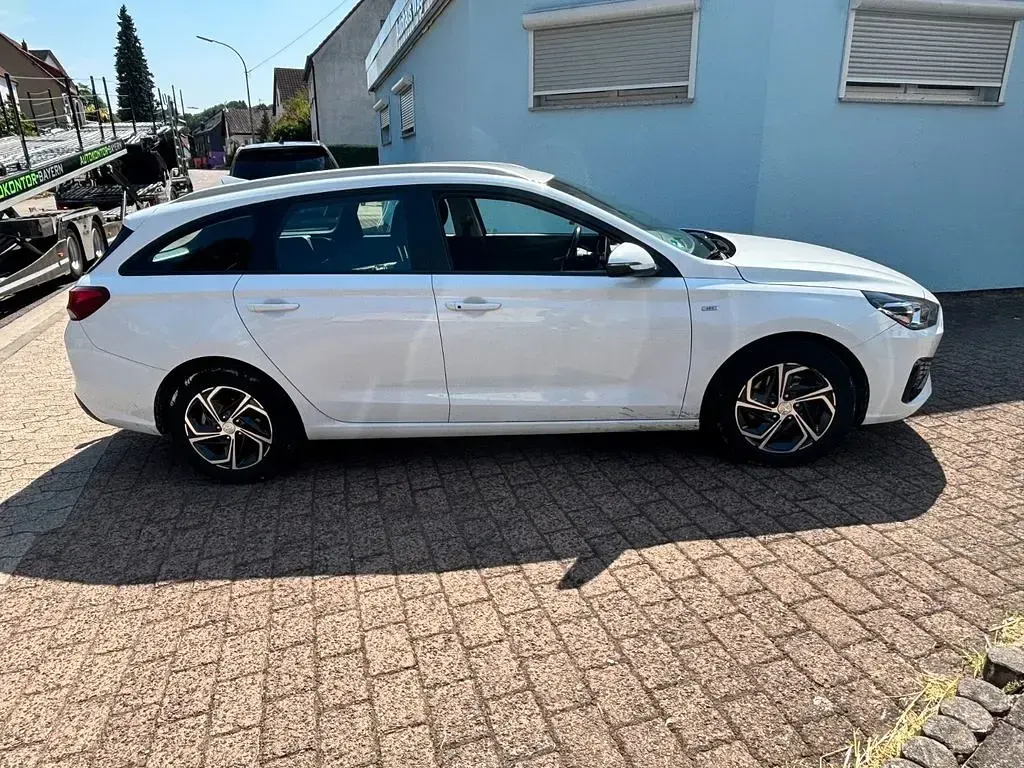 Gebraucht Hyundai i30 136 PS (100 kW) 2022 Weiß Kombi
