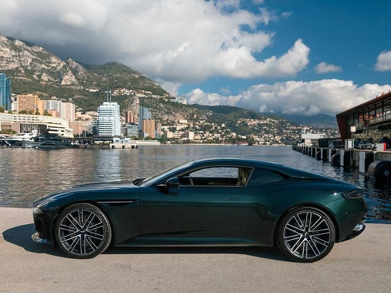 Neu Aston Martin DB12 680 PS (500 kW) 2025 Grün