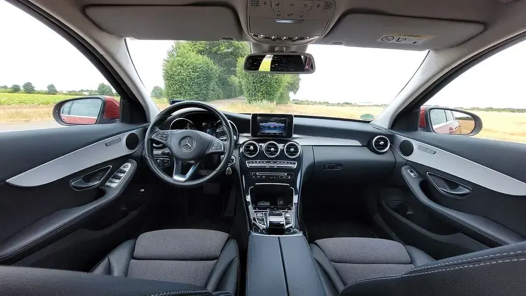 Gebraucht Mercedes C250 Avantgarde 211 PS (155 kW) 2017 Rot Kombi