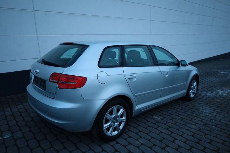 Gebraucht Audi A3 Ambiente 125 PS (91 kW) 2010 Silber Kleinwagen