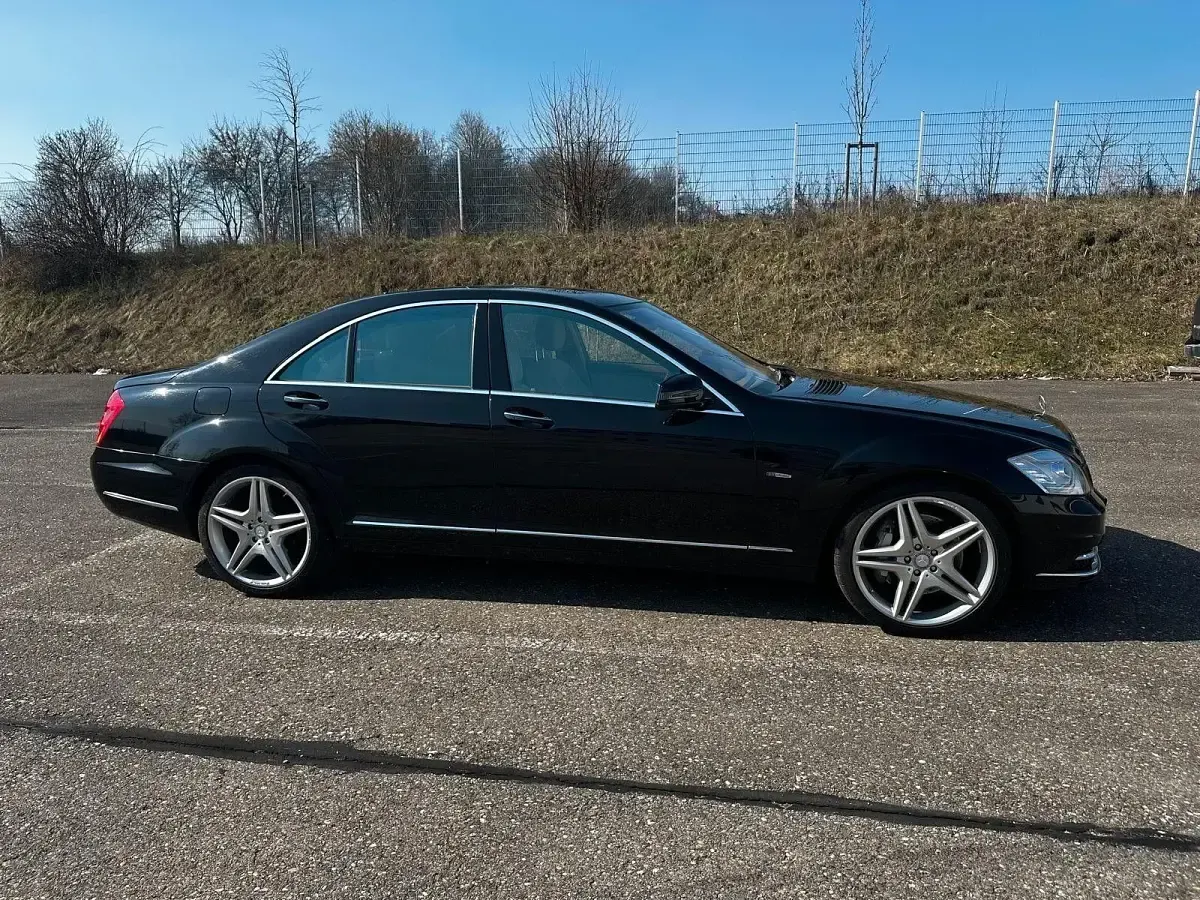 Używany Mercedes S500 435 KM (319 kW) 2011 Czarny Sedan/Limuzyna